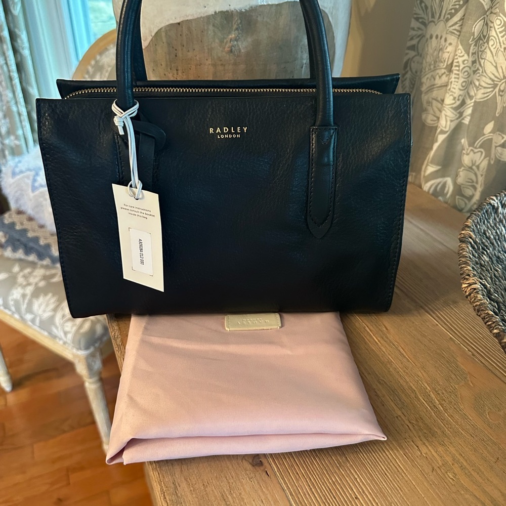 NWT- Iconic Radley London Arlington court pebble leather satchel- mid size BLACK